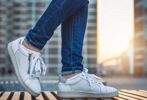 Best white New Balance shoes