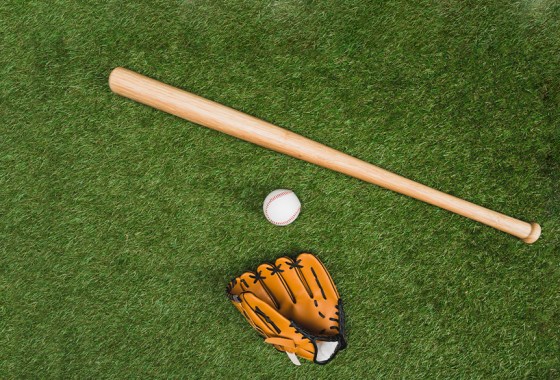 Metal baseball bat vs. wooden baseball bat