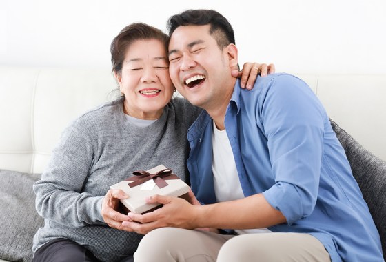 The best gifts for sons from moms