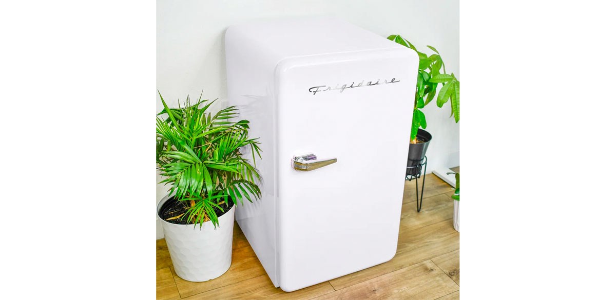 FRIGIDAIRE Retro Compact Fridge with Chiller