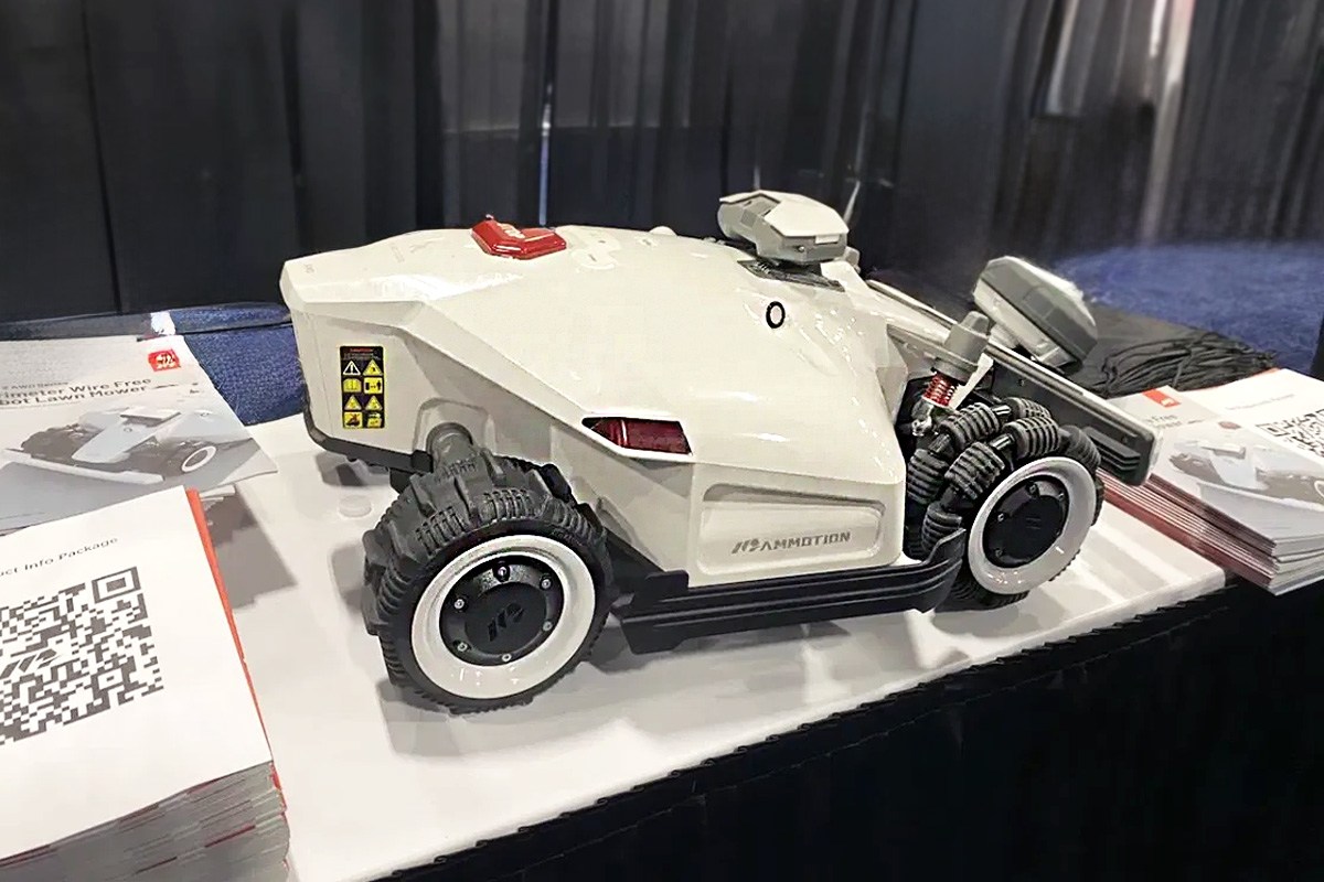 Mammotron Luba 2 robotic lawn mower