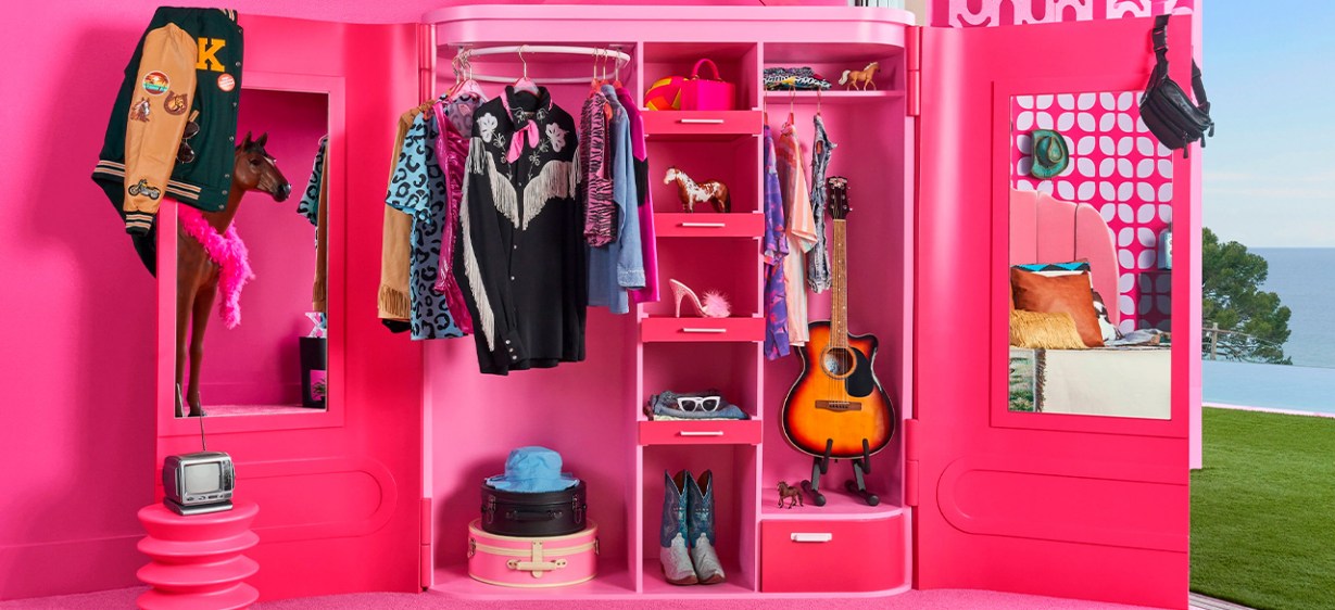 Barbie Airbnb DreamHouse closet Barbie Airbnb DreamHouse closet