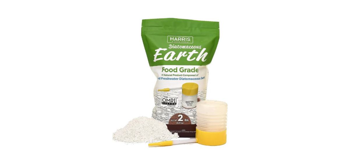 Harris Food Grade  Diatomaceous Earth Powder and a scoop on a white background