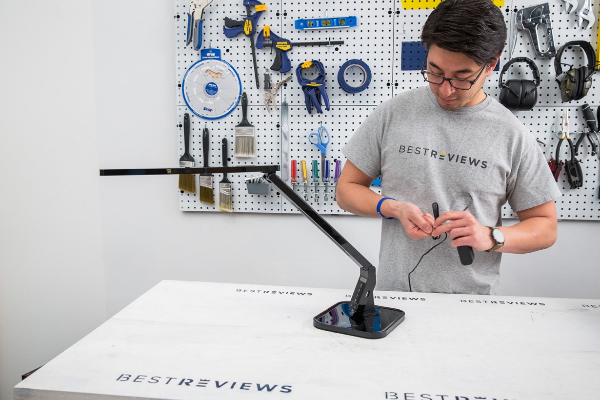 testing a LED desk lamp